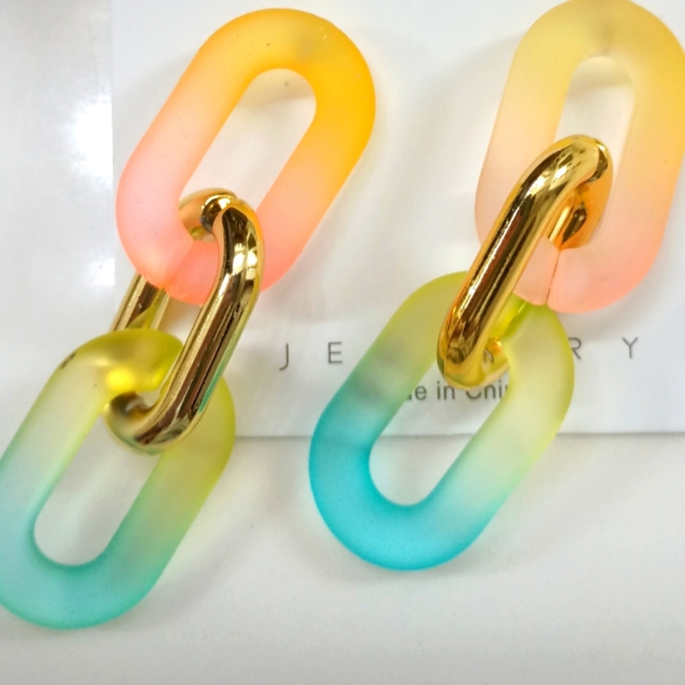 Pair of earrings